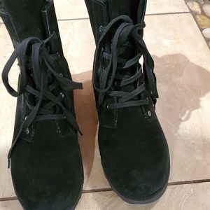 Bearpaw suede boot size 11